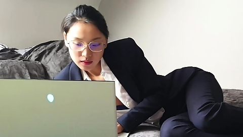 Hot Japanese Babe Get Her Asian Pussy Licked And Creampie