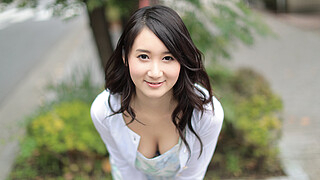 Squirt-loving brunette wants to be in the spotlight