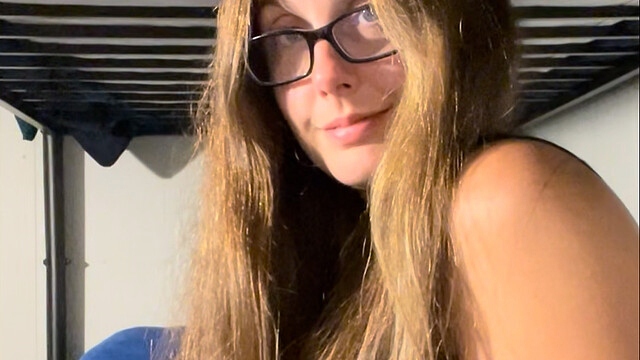 WelCUM to my bunk bed 😈 I need both holes filed sooo badly! CUM HELP!