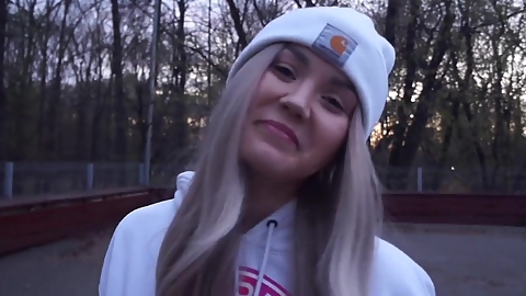 Alexa Mills Ignites Sisterly Fisting Passion with Heat