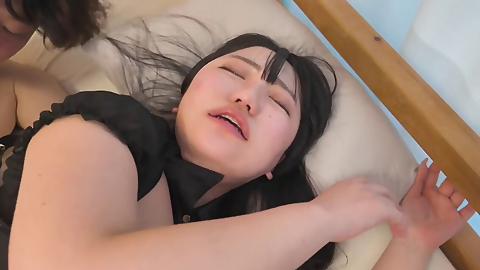 Banging the twat of the thick babe until she orgasms